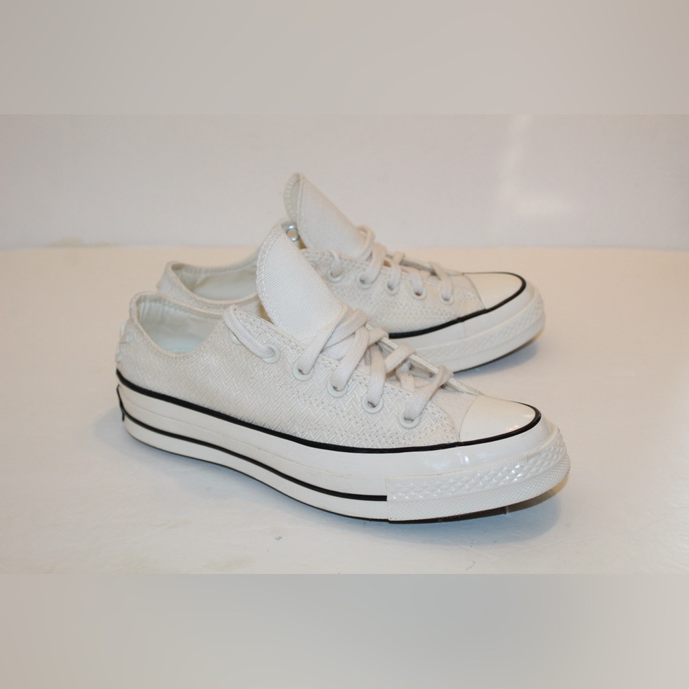 Converse Chuck 70 Low Top Shoes Women’s Multiple Sizes Available NEW - Picture 3 of 10